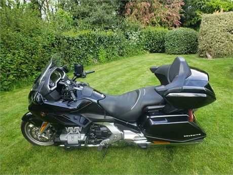 2021 honda goldwing DCT with 14 months honda warranty